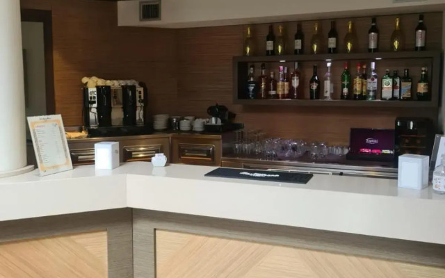 Raya Hotel Motel