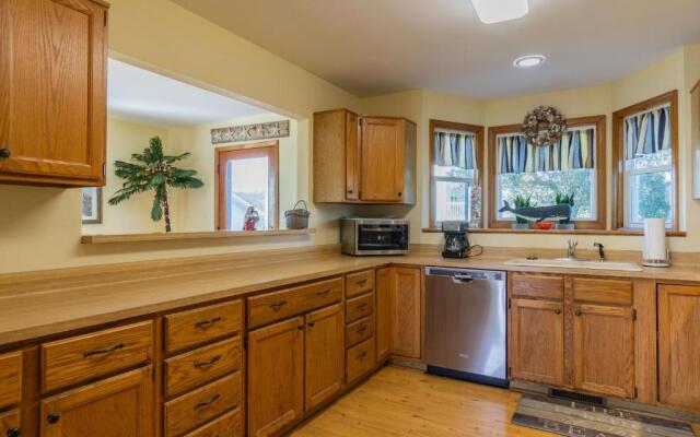 StingWray Cove by Oak Island Accommodations