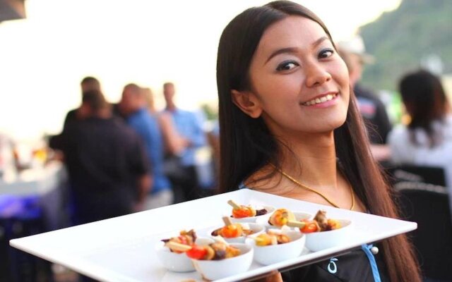 Absolute Twin Sands Resort & Spa