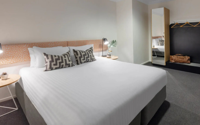 Oaks Perth Hotel