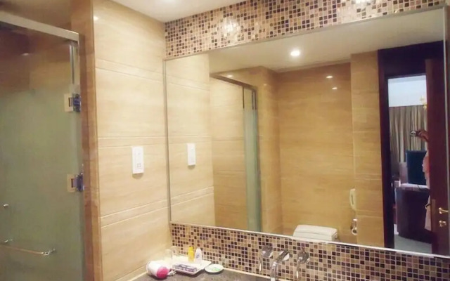 Jing'an Ziyuan Apartment