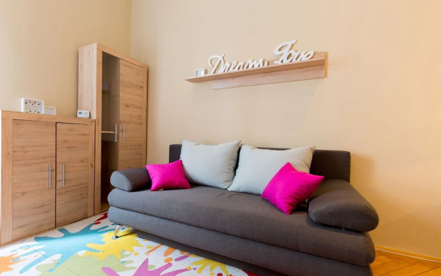 Luxurious 2 bedrooms apartment downtown