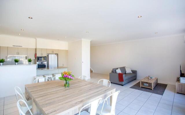 Dolphin Views Unit 5 of 14 Dolphin St