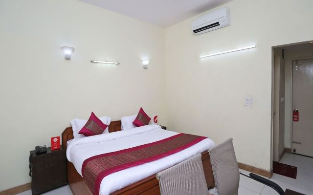 OYO 13592 Royal Stay Inn