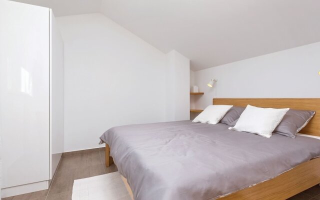 Modern Seaside Home With Swimming Pool in Vodnjan