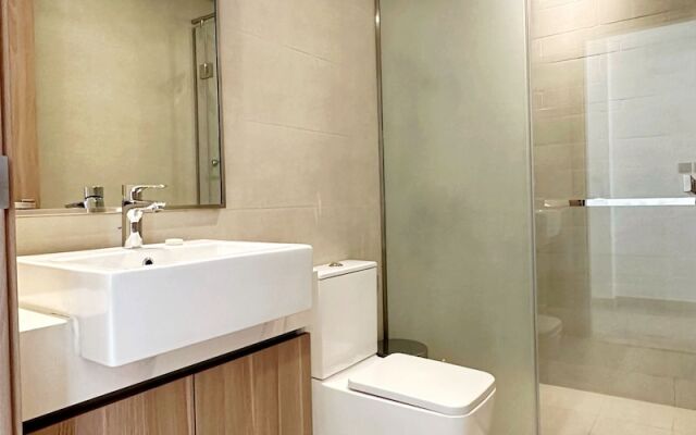 Luxury StayCation - Comfy Condo With Balcony In The Heart of Meydan