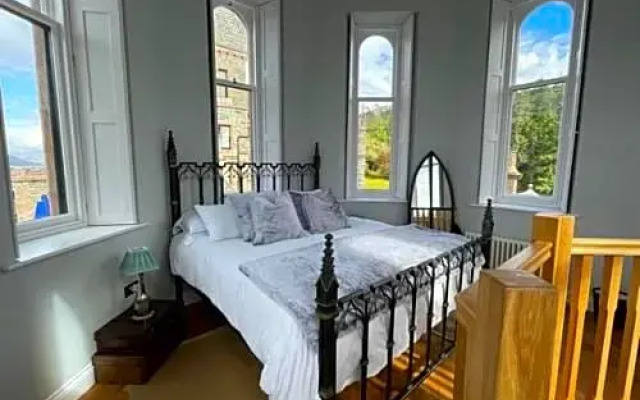 Duncraig Castle Bed and Breakfast