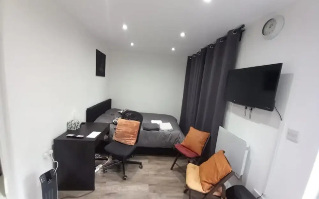 Cosy 1-bed Studio in Northolt