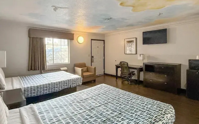 Super 7 Motel