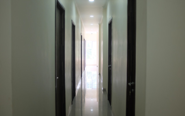 RedDoorz Plus near Mall Ciputra Jakarta