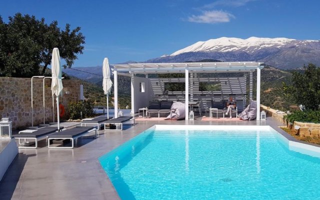 GALINI BREEZE - Full Resort for 8-12 persons - Private Villa and 4 Studios - 2 pools - sea view - garden