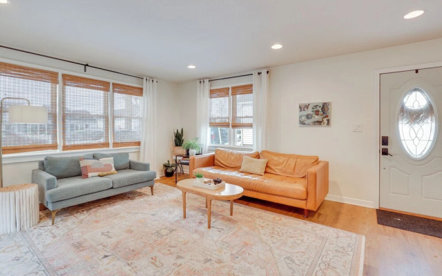 Patio & Lake Views: Family-friendly Canton Retreat