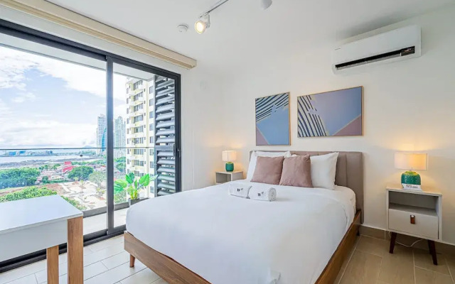 w Majestic 1BR w Stunning Balcony View