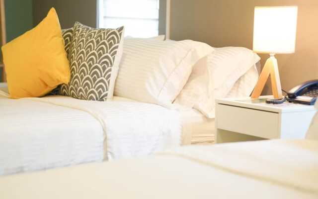 Emerald Manor Hotel