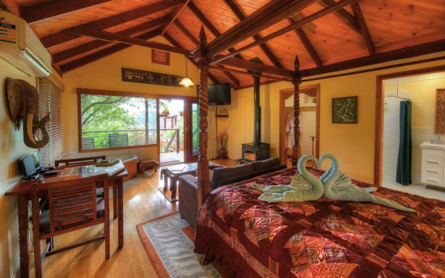 Maleny Tropical Retreat Balinese B&B