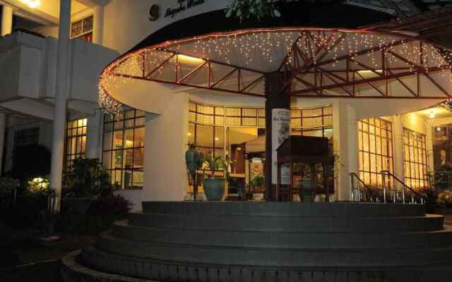 Nuwis Hotel & Convention