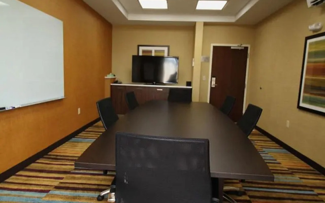 Fairfield Inn & Suites by Marriott London