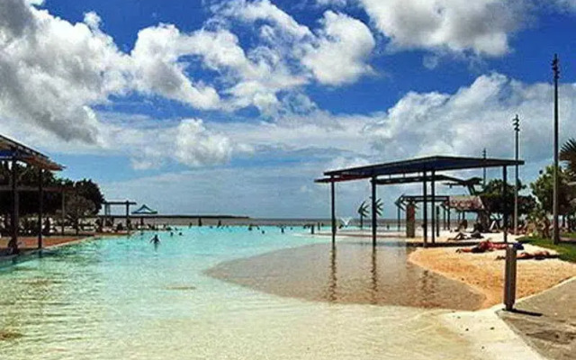 Nomads Esplanade Backpacker