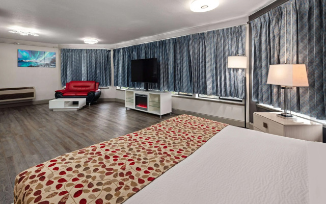 Days Inn by Wyndham Lakewood South Tacoma