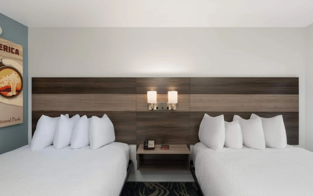 Travelodge by Wyndham Gardiner Yellowstone Park North