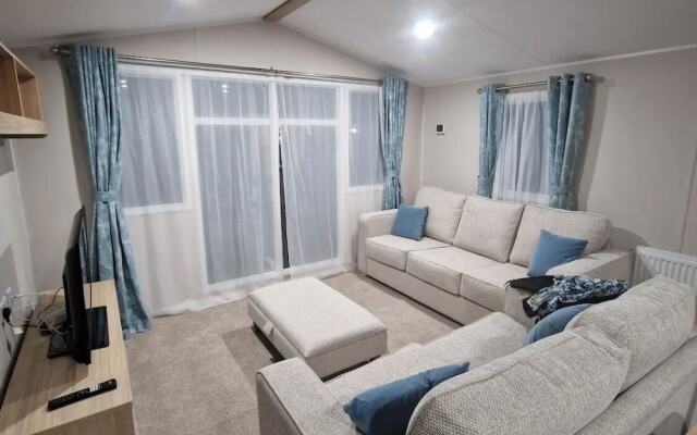 Luxury Static Caravan Sleeps 6 Coopers Beach