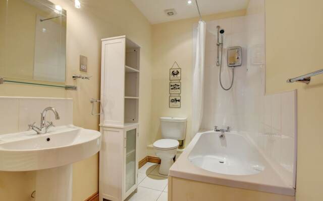 Beautiful Apartment in Dartmouth With a Courtyard