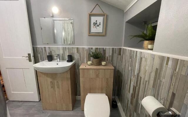 Westend Holiday Room 1 Brecon - Shared Bathroom