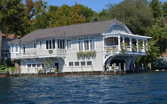 Boathouse Waterfront Lodging