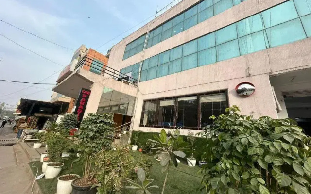 Hotel Om Paradise Near IGI Delhi Airport