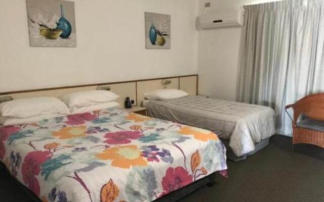 Country Comfort Gin Gin Wild Scotsman Motor Inn