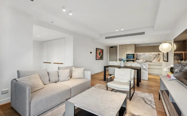 Jewel Luxury Beachside 2-bed With Water View