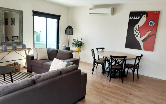 Adelphi Apartment 2- Poolside or Apartment 2A- King Studio