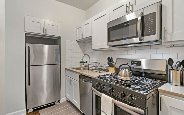 2BR Lively & Chic Home in Rogers Park
