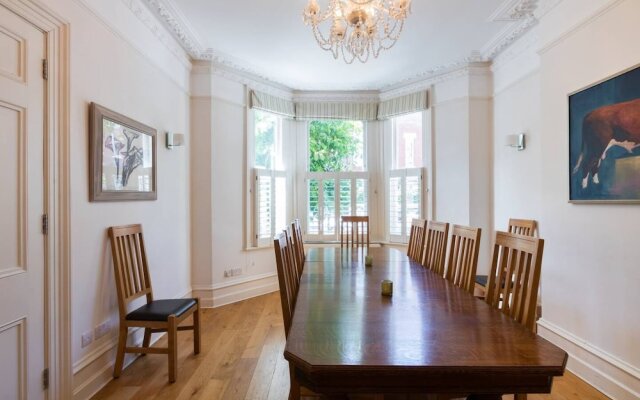 Traditional 5 Bed Family Home Near theTube
