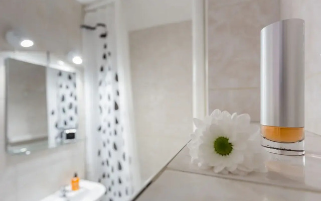 UNIT Short Rent Apartment by Warsaw Metro Station