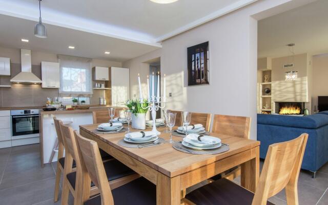 Lovely Villa in Debeljak with Heated Private Pool