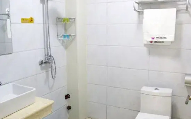 Zhumadian Huaqing Business Hotel