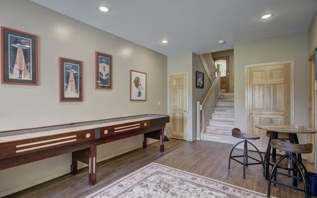 Tall Pines Lodge 4 Bedroom Townhouse by RedAwning