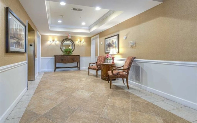 Exclusive Greenbriar Condo W/ Golf & Beach Shuttle Condo