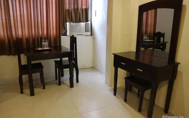 RedDoorz Plus near Mendoza Park