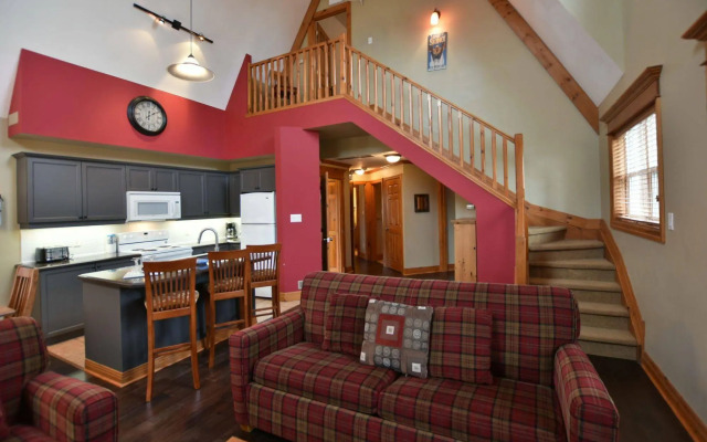 The Lodges at Blue Mountain - Historic Snowbridge Condos