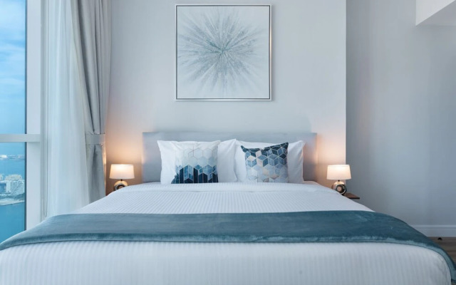 Maison Privee - High-Floor Trendy Apt w/ Marina, Palm & Ocean Vws