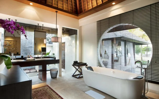 Отель The Royal Santrian