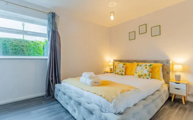 1bed-sleeps2-parking-nearcitycentre-jlr-nec