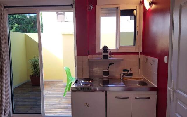 Studio In Saint Denis With Enclosed Garden And Wifi 34 Km From The Beach