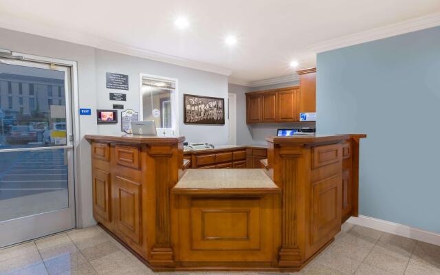 Aura Inn Monterey