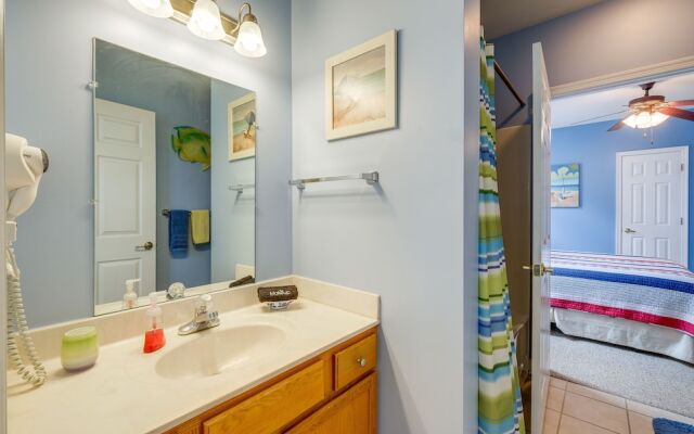 Lakefront Huddleston Condo w/ Community Pool