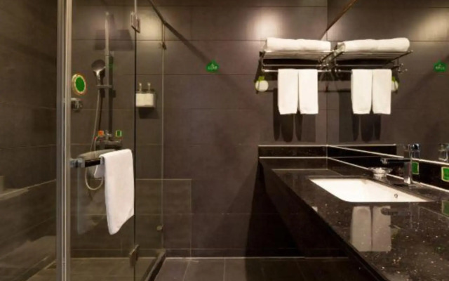 U-FREE Hotel (Jiading Jialuo Road)