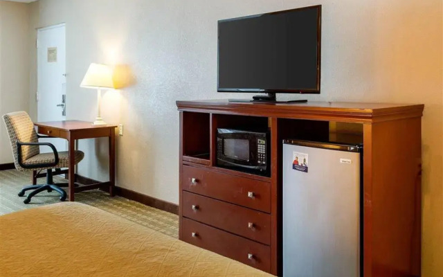 Quality Inn Louisville MS