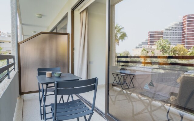 Studio With Balcony and Garden View